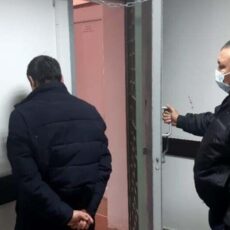 Мужчин, отобравших у детей телефоны, задержали в Кентау кража телефона