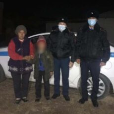 Полицейские Туркестанской области вернули домой пропавшего мальчика пропавший ребенок