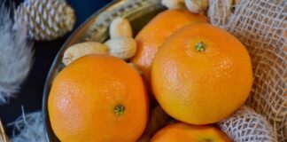 Кислый или сладкий: как узнать вкус мандаринов еще на прилавке мандарины