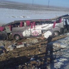 Пассажирский автобус ехавший из Шымкента в Нур-Султан, опрокинулся на трассе ДТП, автобус