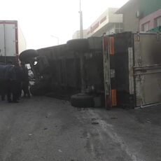 В Шымкенте опрокинулась фура с прицепом ДТП