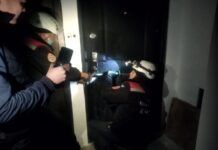 Шымкентские спасатели помогли ребенку, который остался дома взаперти чс