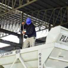 Почти 400 тысяч казахстанцев работают во вредных условиях труда завод