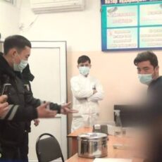 Полицейский Туркестанской области разъезжал по Шымкенту, нарушая правила ПДД Полицейский Туркестанской области разъезжал по Шымкенту, нарушая правила ПДД