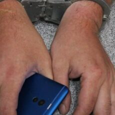 В Туркестане мошенник купил у пятилетнего ребенка телефон за тысячу тенге