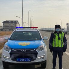 Полицейские Туркестана спасли водителя, потерявшего сознание