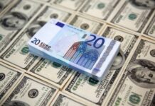 Фальшивую валюту продают в социальных сетях доллары