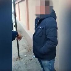 Полицейские Шымкента задержали веселого мужчину