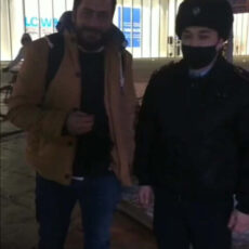 Полицейский оказал помощь иностранному туристу в Шымкенте иностранный турист