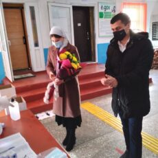 Молодожены из Толебийского района пришли голосовать в день свадьбы