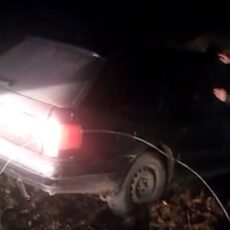 В Туркестанской области участковые инспектора помогли застрявшему в дороге водителю Remove term: машина застряла машина застрялаRemove term: полицейские помогли водит полицейские помогли водителю