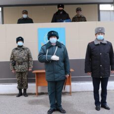 В Шымкенте военного, спасшего девушку от насилия, наградили орденом
