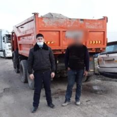 Полицейские пресекли факт незаконной перевозки гравия в Туркестанской области гравий