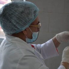 Около 600 туркестанских медиков привились от COVID-19 вакцина