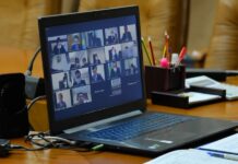 Мурат Айтенов провел онлайн прием граждан по личным вопросам