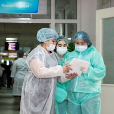 В Шымкенте 480 медицинским работникам ввели вакцину против COVID вакцина