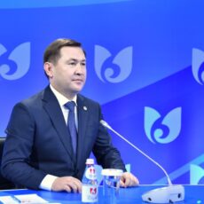 Отчет Мурата Айтенова проходит в прямом эфире