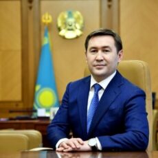 Мурат Айтенов поздравил женщин с 8 Марта аким