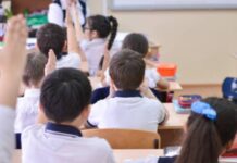 Как будут учиться казахстанские школьники в четвертой четверти?