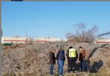 Шымкентцы жалуются на запах газа из канализации