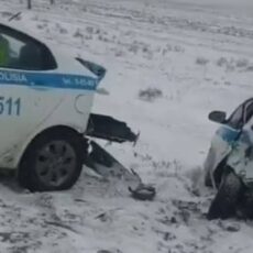 Водитель BMW протаранил два полицейских авто в Туркестанской области ДТП