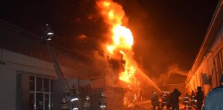 Крупный пожар произошел в Шымкенте на складе автозапчастей пожар на складе автозапчастей