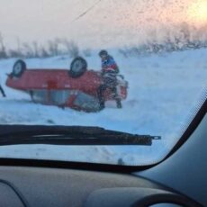 Два парня с помощью советского атласа пытались попасть из Омска в Шымкент машина перевернулась