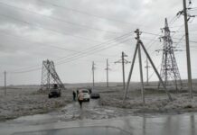 Beeline на связи несмотря на ледяной дождь и потерю электричества Столбы электроснабжения не выдержали сильную наледь