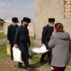 Полицейские Шымкента навестили мать-одиночку