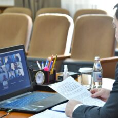 Мурат Айтенов провел онлайн-прием граждан по личным вопросам аким