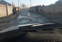 Жители Шымкента пожаловались на разрытые дороги на своих улицах