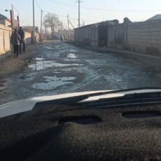 Жители Шымкента пожаловались на разрытые дороги на своих улицах
