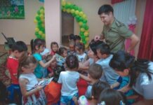 Пожарный из Шымкента делает поучительные мультики