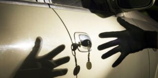 В Кентау пьяный мужчина угнал автомобиль приятеля и заехал в арык угон