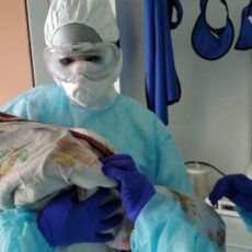 В Туркестанской области беременная с COVID-19 родила здорового ребёнка новорождённый