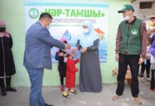 Житель Жетысайского района подарил матери-одиночке 5-комнатный дом подарили дом