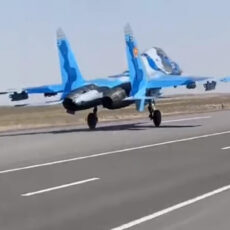 Приземление на трассу военного самолета: Республиканские дороги РК выдержат приземление приземление самолёта