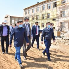 Ну кто так строит? Мурат Айтенов устроил разнос чиновникам за отсутствие взаимодействия аким