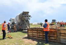 В Шымкенте строят новую поликлинику стройка