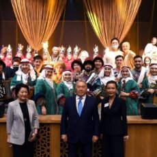 Нурсултан Назарбаев принял участие в церемонии открытия Музыкально-драматического театра