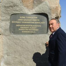 Нурсултан Назарбаев прибыл в Туркестан Назарбаев в Туркестане
