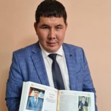 Библиотекарь из Шымкента попал в книгу рекордов «КИнЭС» Ербек Бакиев