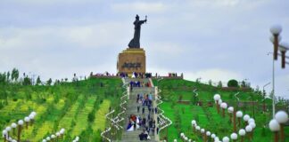 Шымкентцы перебрались в парки