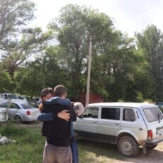Как встретили спасенных в горах студентов родные (фото)