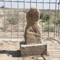 Камень балбал, найденный на территории Шардаринского района, передали в музей Камень балбал