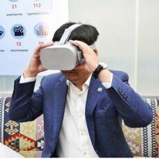 Заместитель акима Шымкента Максут Исахов прорекламировал VR-очки очки