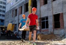 Детский труд: В Туркестанской области подростки работали, как взрослые, целый день несовершеннолетние на стройке