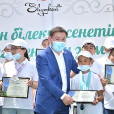 Мурат Айтенов встретился с отличниками учебы Мурат Айтенов