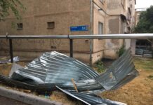 В Шымкенте общая площадь сорванной кровли составила 585 кв.м ураган