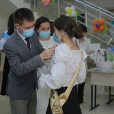 В Шымкенте 491 выпускник стал обладателем знака «Алтын белгі» выпуск